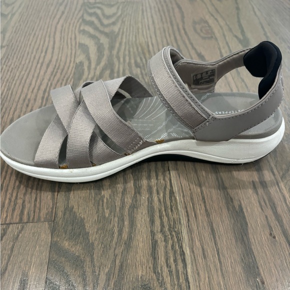 Clarks Women's Gray Cloudsteppers Sandals 8 - Picture 7 of 11